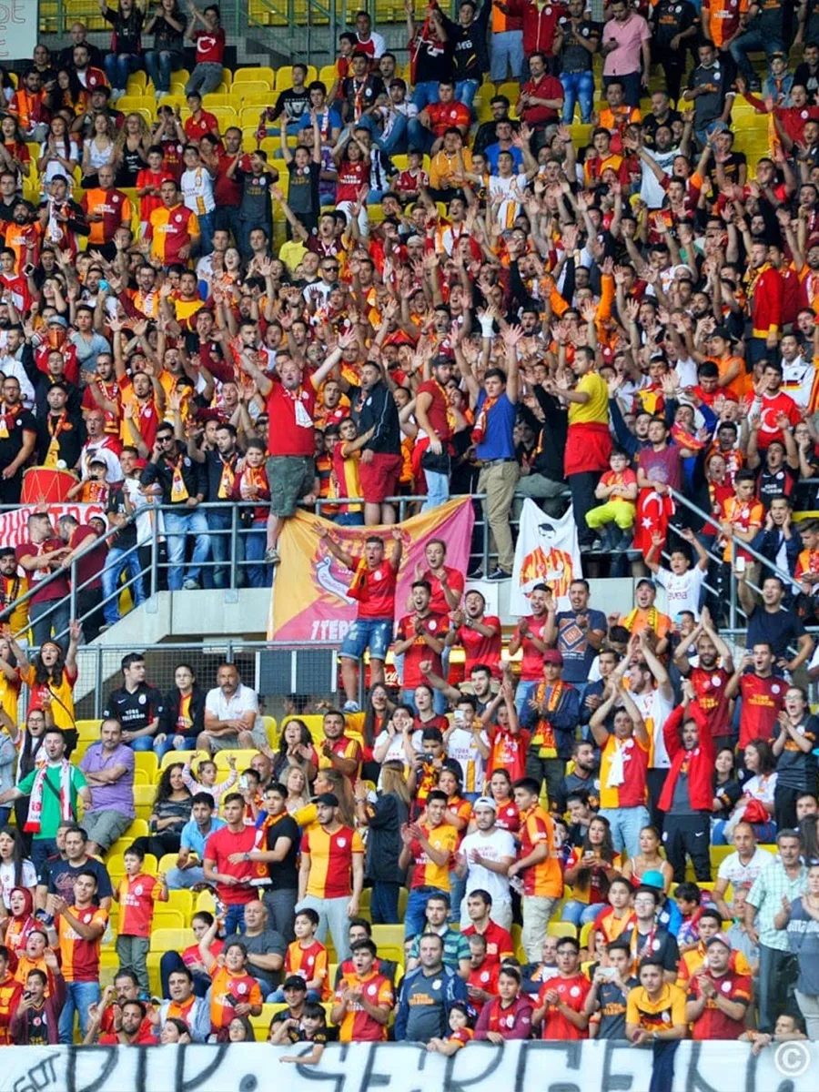 Galatasaray-Tribüne – Fanclub auf der Reise